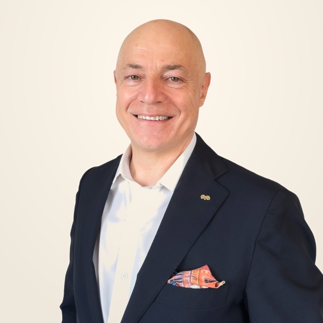 Dr. Cemil İnan profesyonel portre